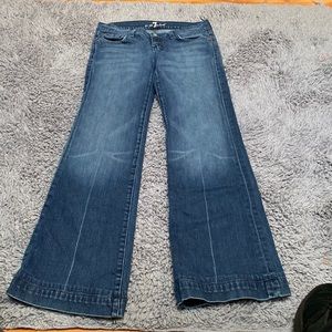 This 7 for all jeans are great stretchy and in very good condition